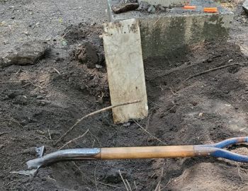 Finding a foot stone – photo by Jerry Prouhet